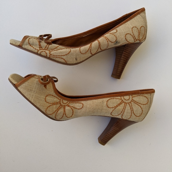 Heels - Picture 2 of 5